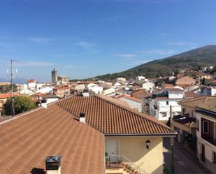Vista exterior de Pis en venda en Navamorcuende amb Aire condicionat, Terrassa i Balcó
