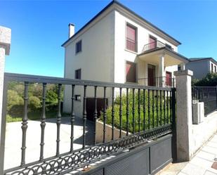 Vista exterior de Casa o xalet en venda en Lugo Capital amb Calefacció, Jardí privat i Parquet