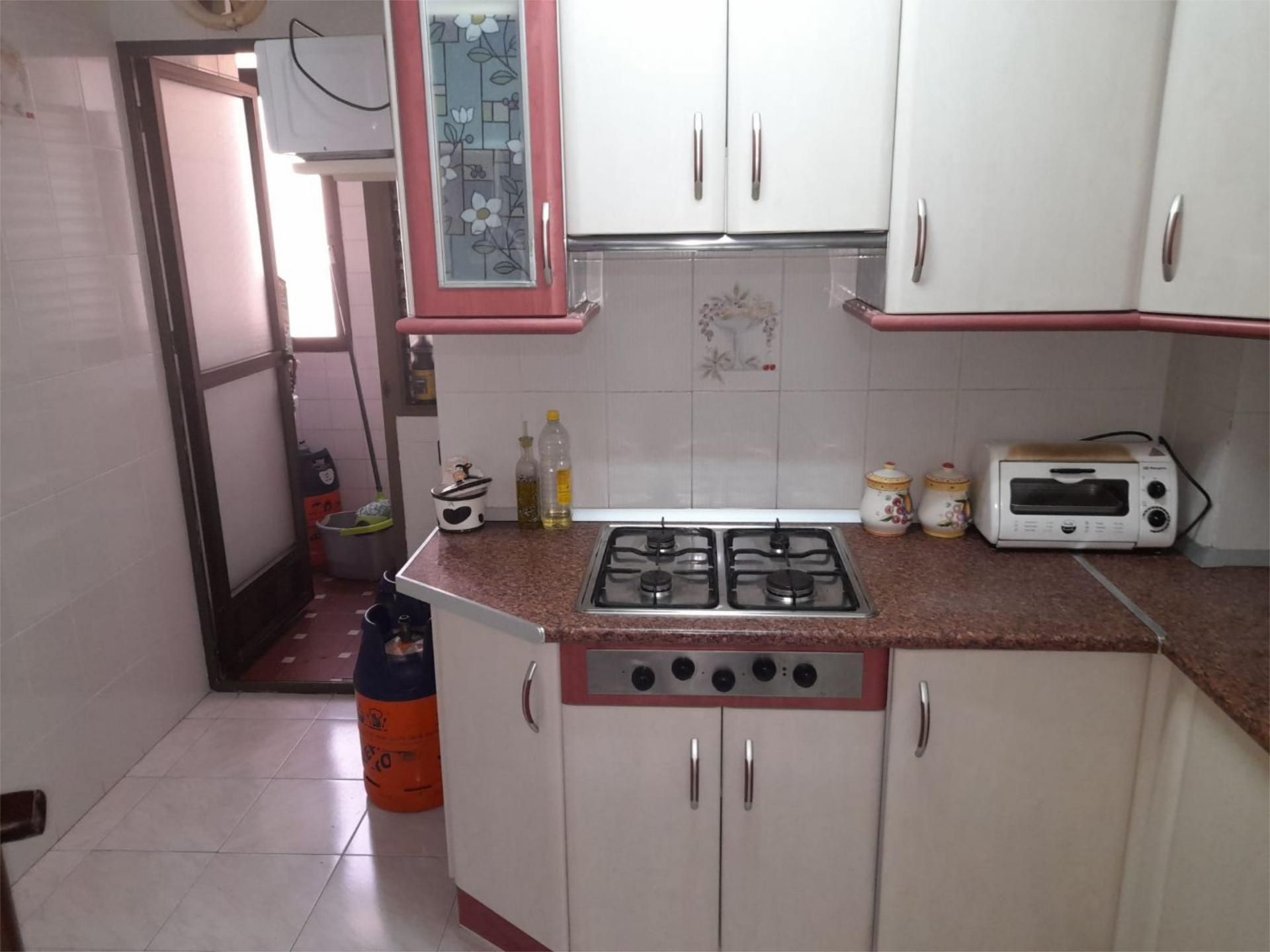 Cuina de Pis de lloguer en  Almería Capital amb Aire condicionat, Moblat i Balcó