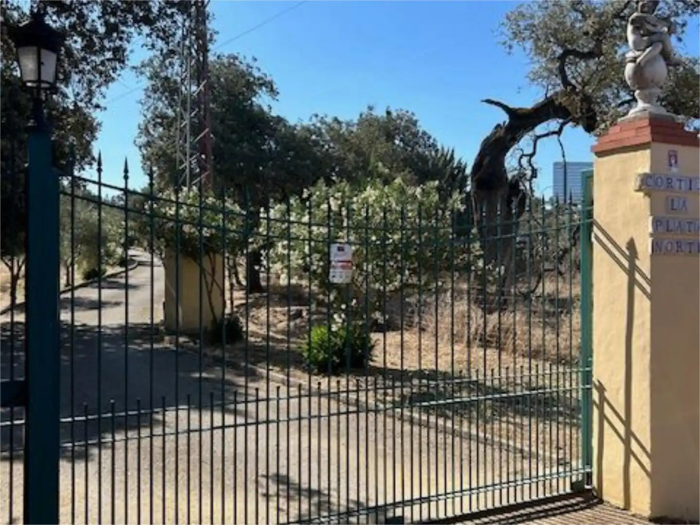 Finca rústica en venta en Calle Venta de Abajo, 3, El Castillo de las Guardas Vista exterior de Finca rústica en venta en El Castillo de las Guardas con Aire acondicionado, Calefacción y Jardín privado