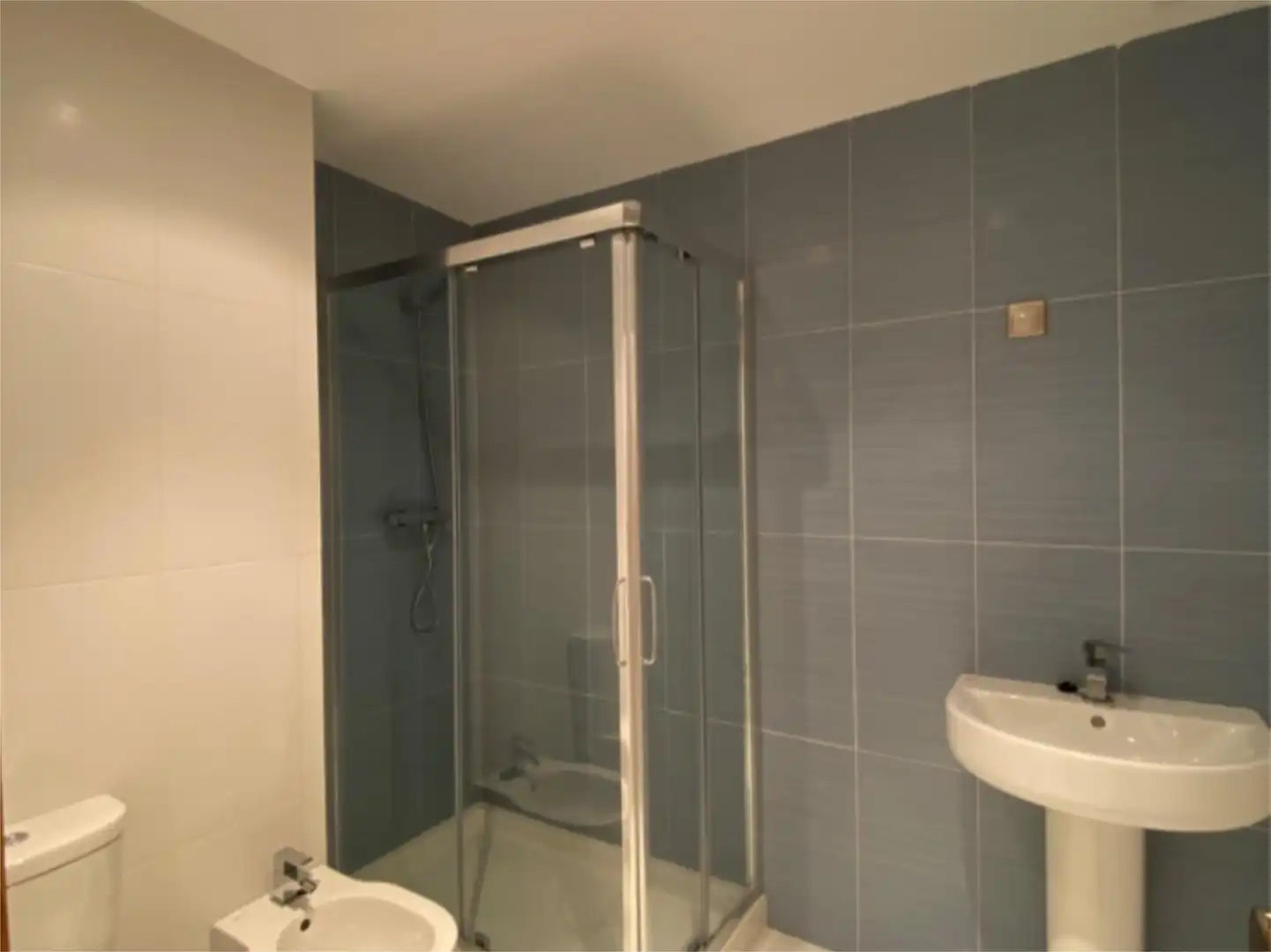 Wohnung zum Verkauf in Rúa Pardo Bazán, 19, Burela Badezimmer von Wohnung zum Verkauf in Burela mit Heizung, Parkett und Terrasse