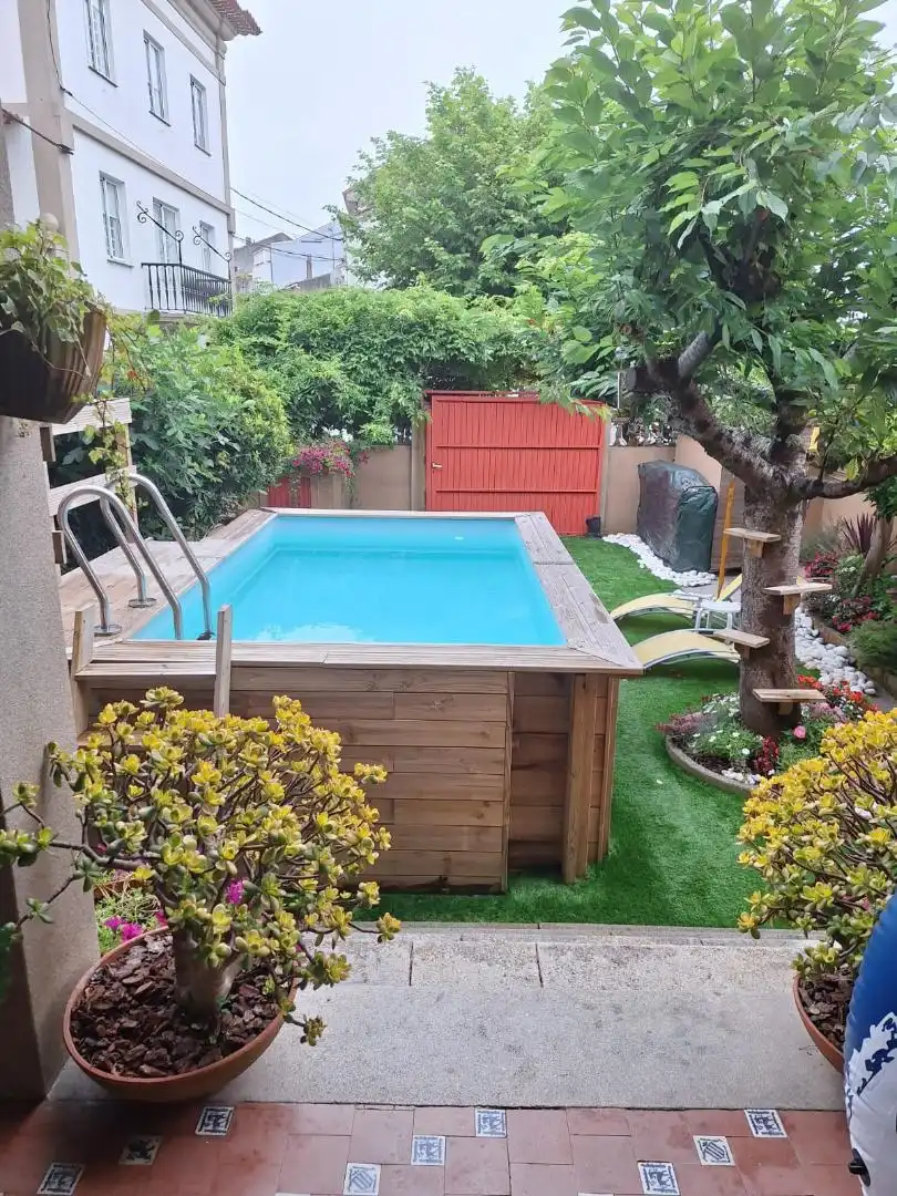 Houses for sale in Po-548, 15, O Carril Swimming pool of Houses for sale in Vilagarcía de Arousa with Terrace, Swimming Pool and Balcony