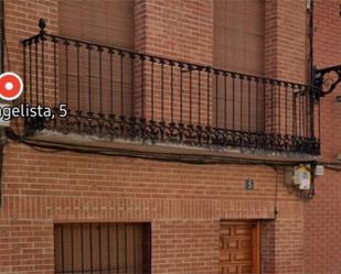 Terrassa de Casa adosada en venda en Nava del Rey amb Traster, Moblat i Balcó