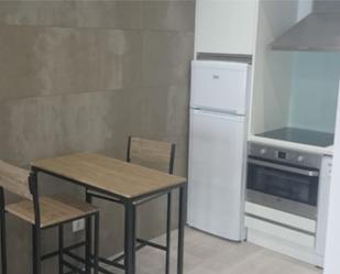 Cuina de Apartament de lloguer en A Coruña Capital  amb Parquet i Moblat