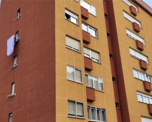 Vista exterior de Pis en venda en Avilés amb Terrassa