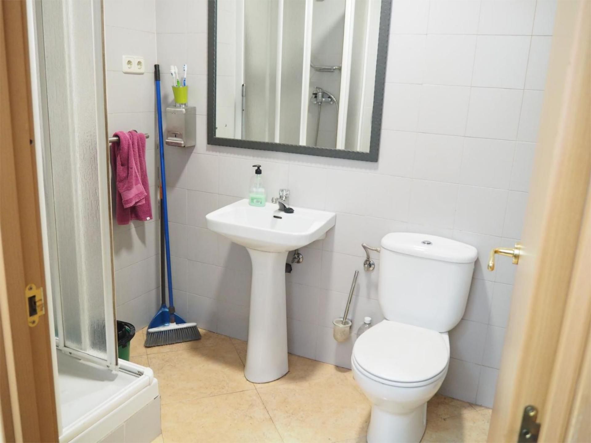 Bathroom of Office to rent in Valdemoro