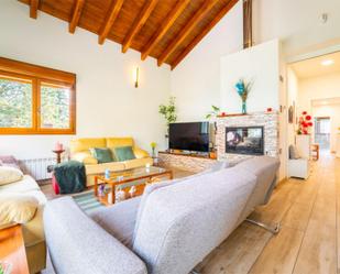 Sala d'estar de Casa o xalet en venda en El Boalo - Cerceda – Mataelpino amb Calefacció, Jardí privat i Terrassa