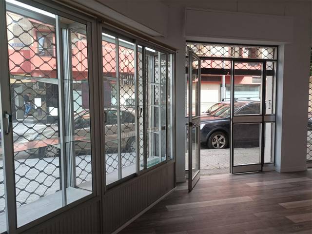 Local comercial en Alquiler en Avenida de la Cruz del Campo, 15 en Barrio del Nervión