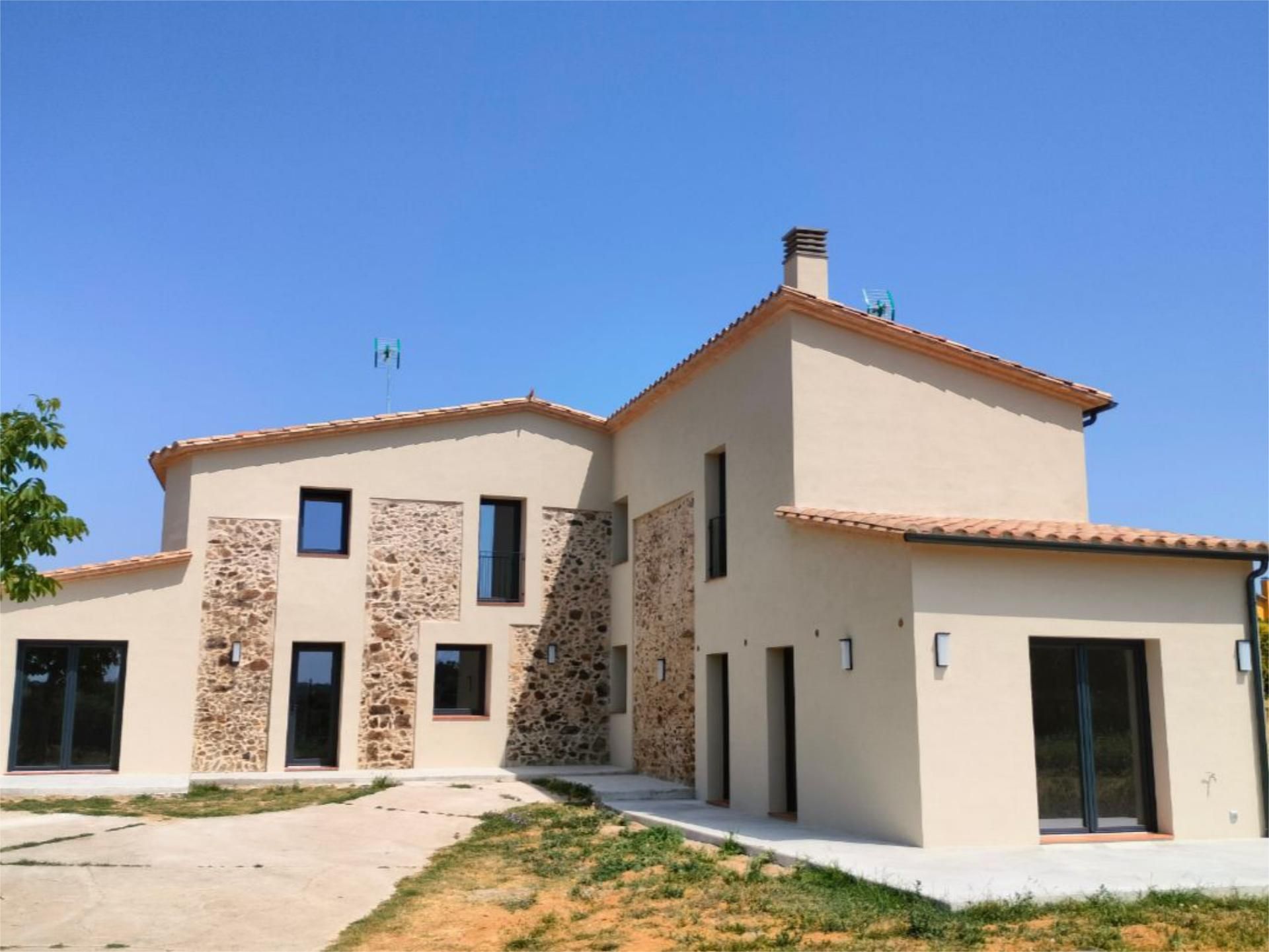 Vista exterior de Finca rústica de lloguer en Campllong amb Aire condicionat, Calefacció i Jardí privat