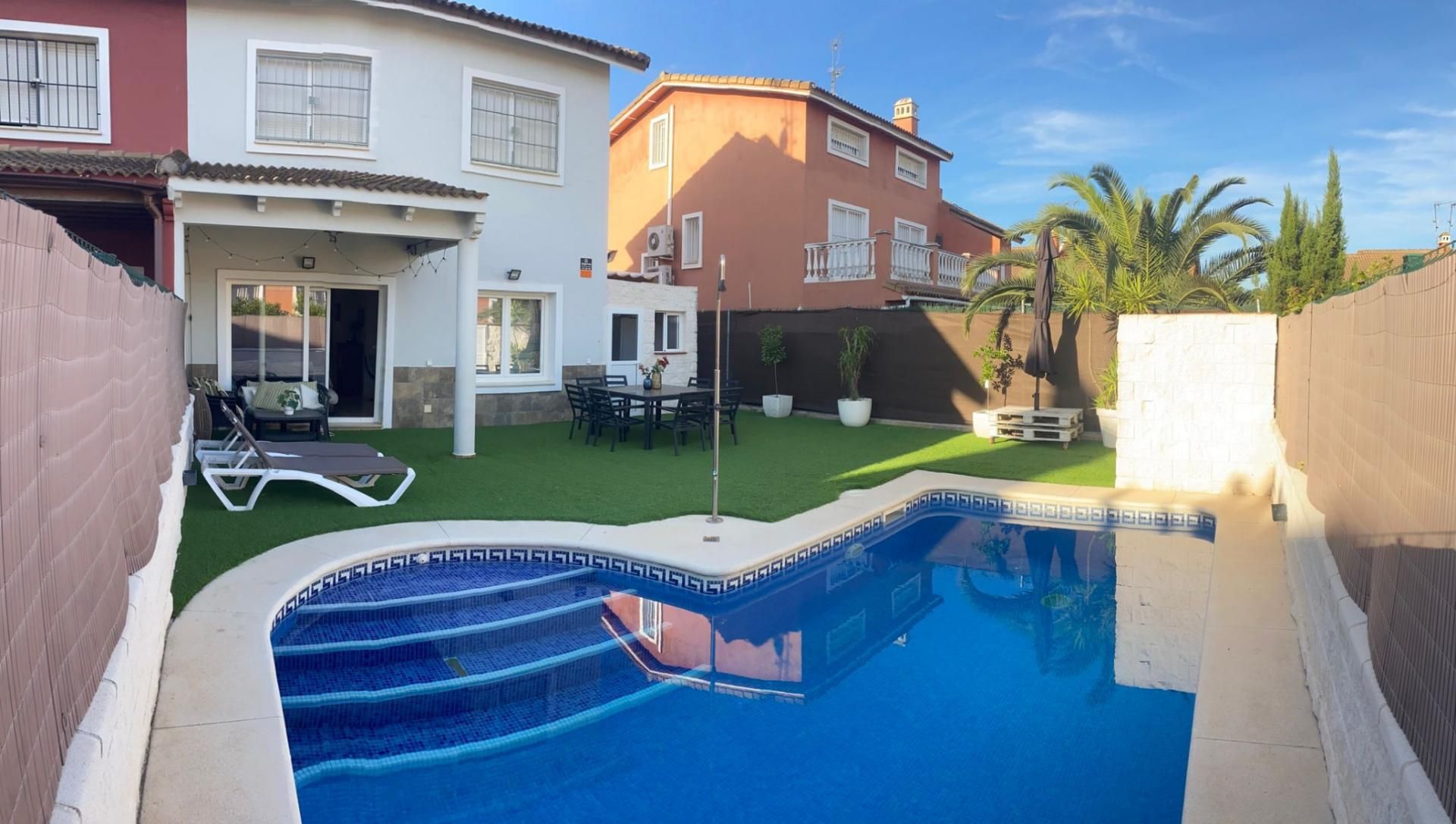 Swimming pool of House or chalet for sale in Bormujos  with Swimming Pool
