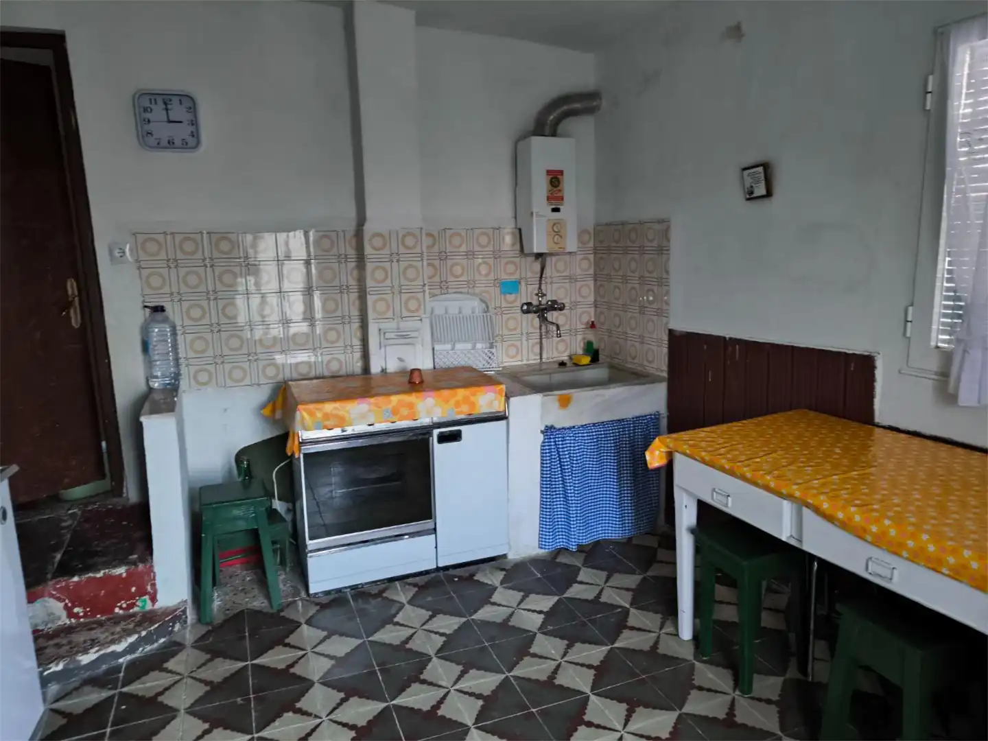 Küche von Wohnung zum Verkauf in Baños de Rioja mit Privatgarten, Terrasse und Abstellraum