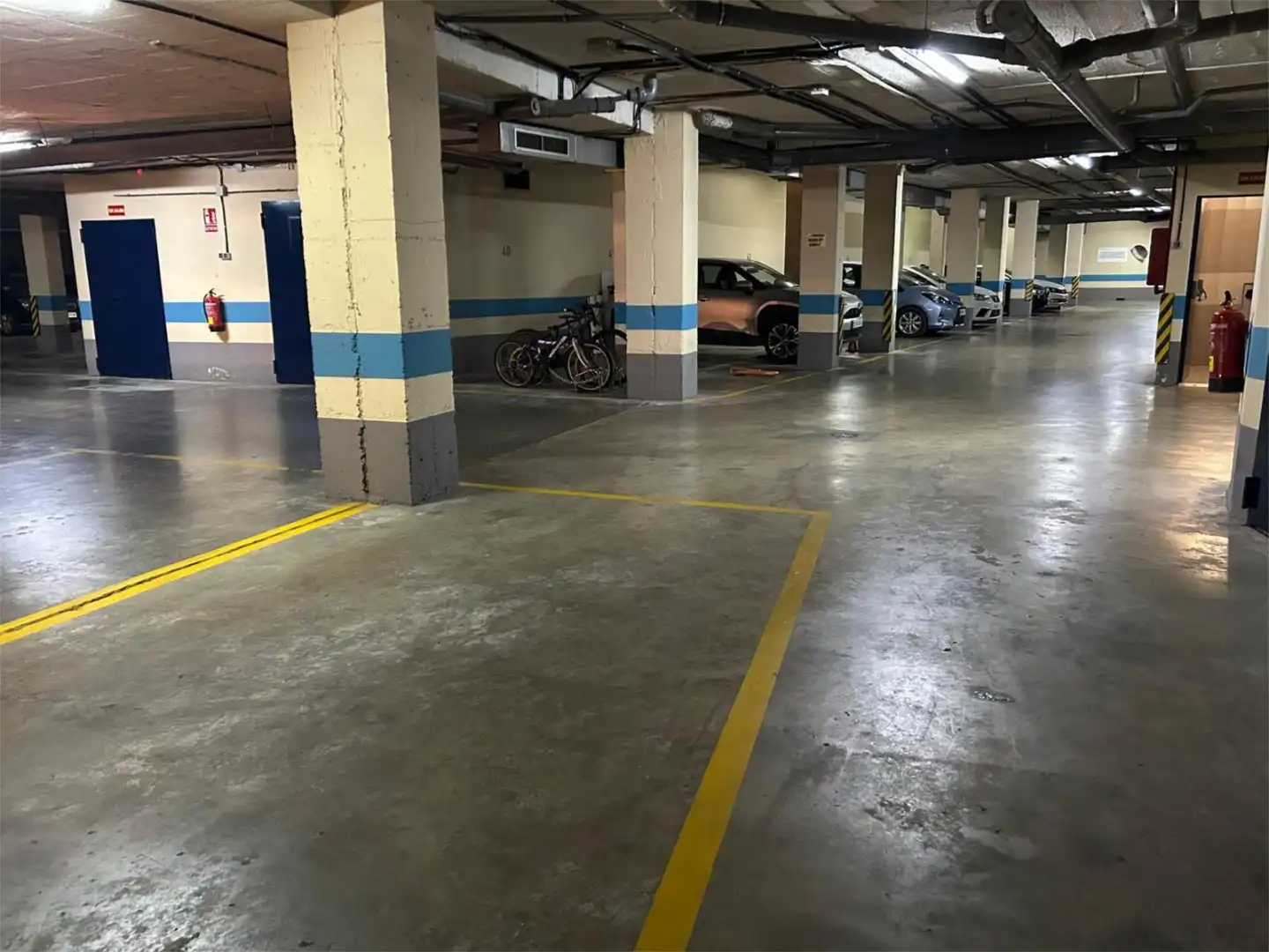 Parking of Flat for sale in Sevilla  with Air Conditioner, Terrace and Balcony