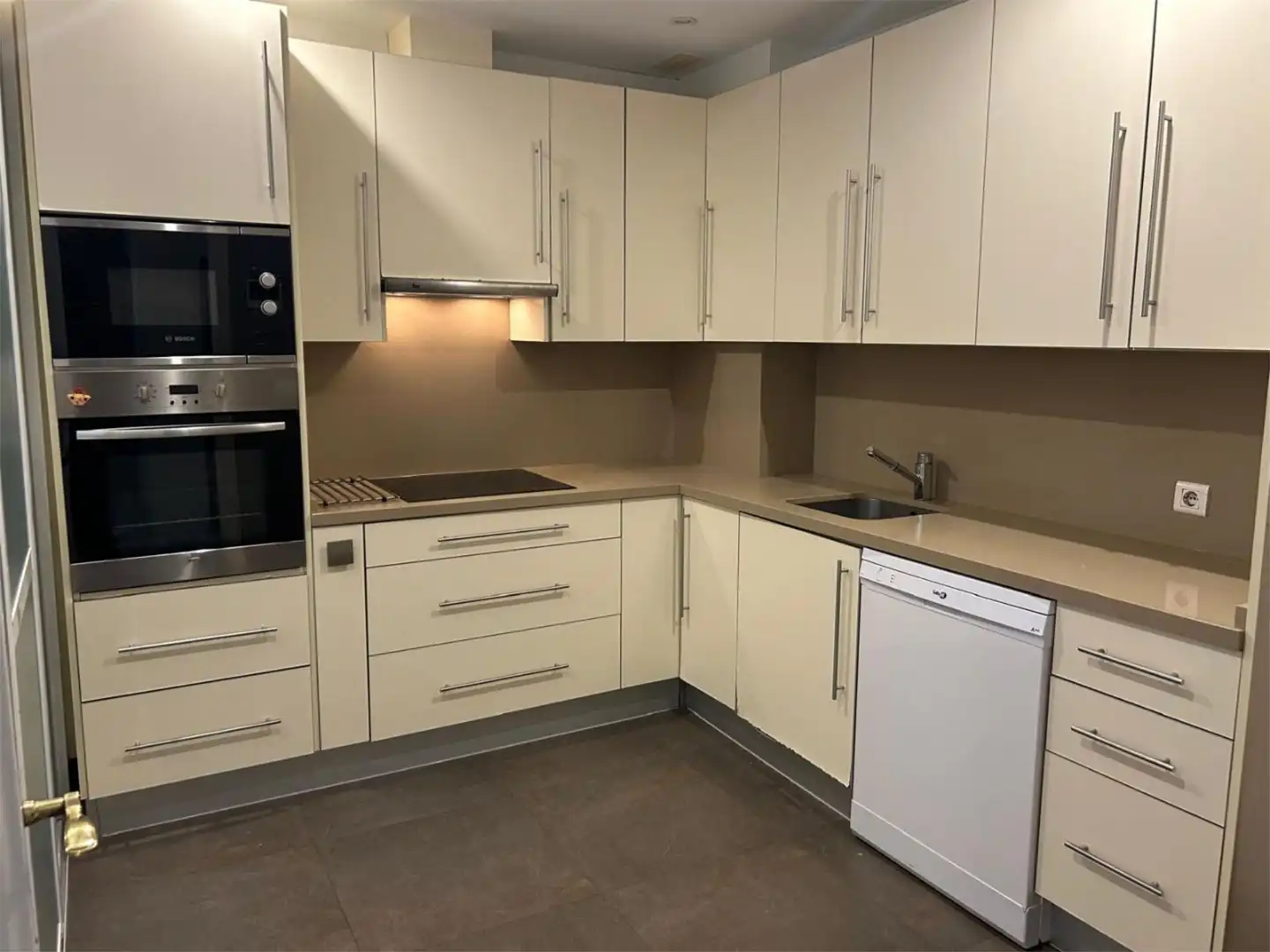 Kitchen of Flat for sale in Sevilla  with Air Conditioner, Terrace and Balcony
