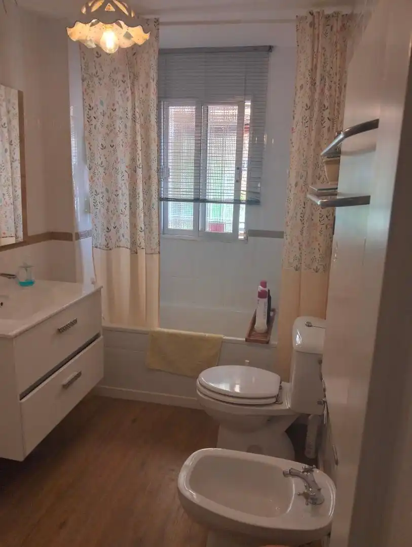 Casa o chalet en venta en Calle Cerro del Oro, 110, Cenes de la Vega Baño de Casa o chalet en venta en Cenes de la Vega con Aire acondicionado, Calefacción y Jardín privado
