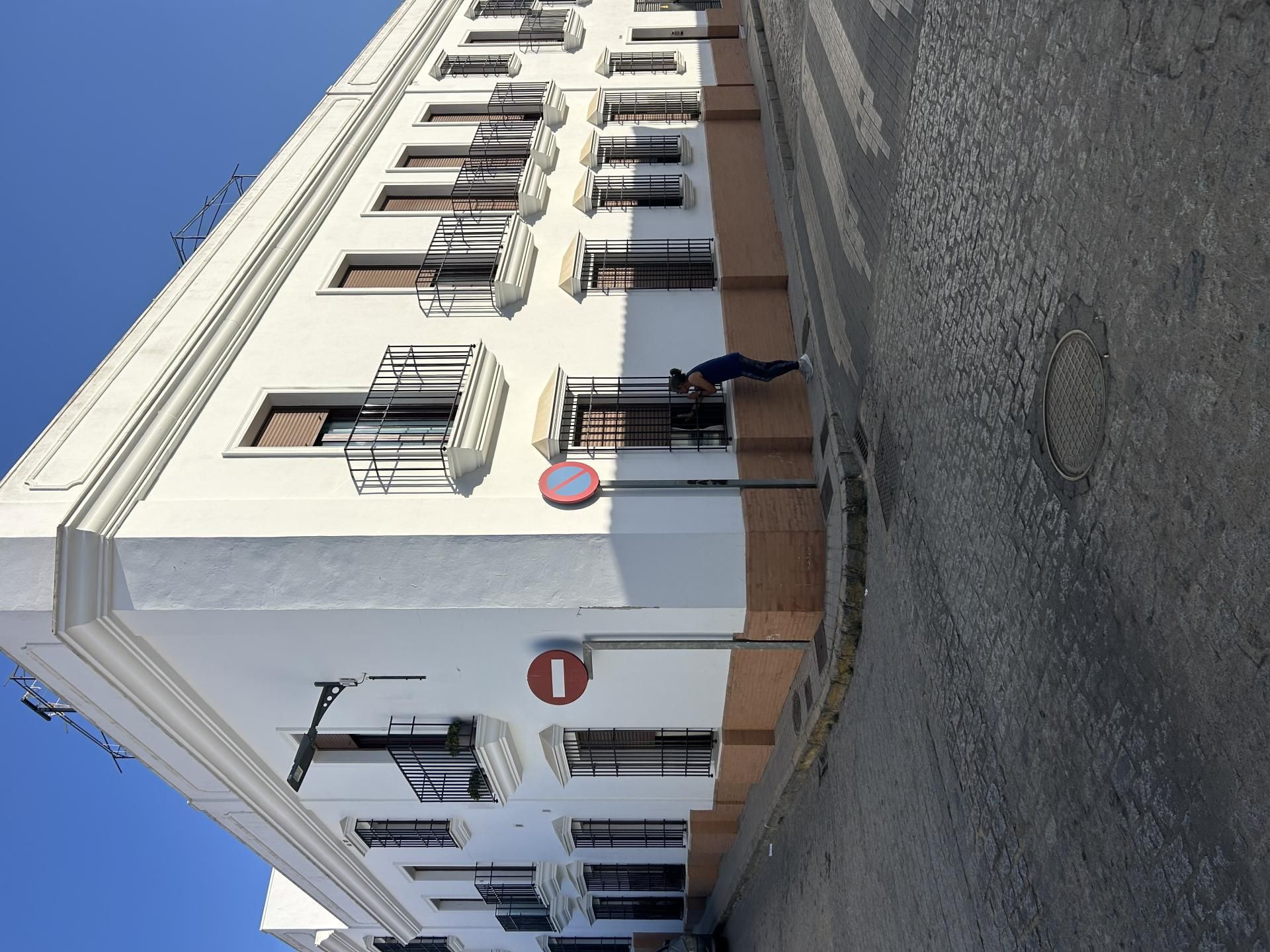 Vista exterior de Pis en venda en Moguer amb Terrassa, Moblat i Balcó