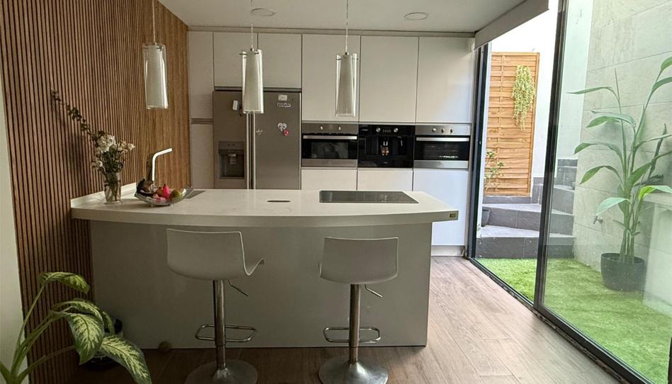 Foto 1 de Piso en venta en Avenida Carolina Coronado, 39, La Estación, Badajoz