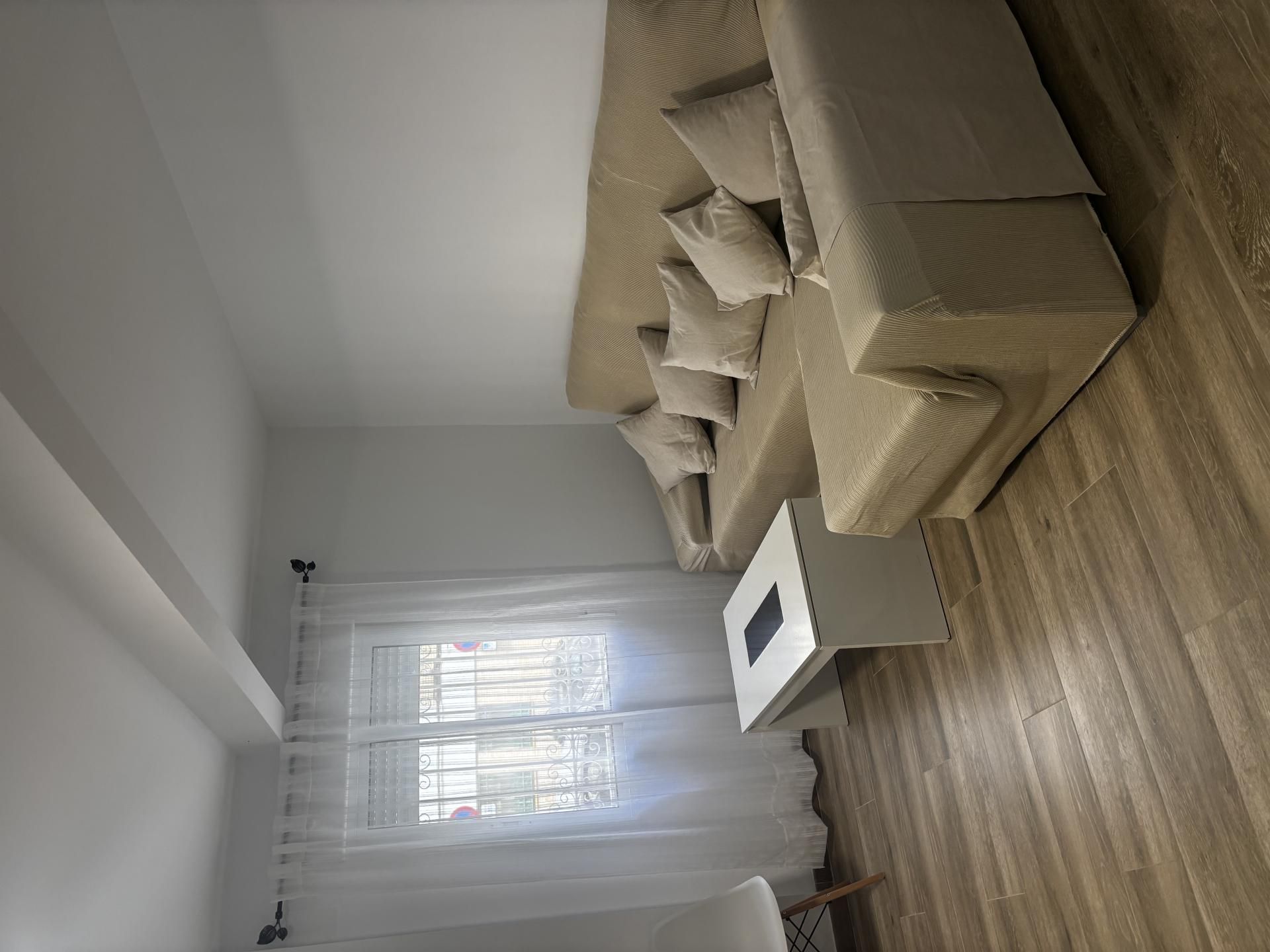 Pis de lloguer a Calle Leiria, 10, Triana Este Sala d'estar de Pis de lloguer en  Sevilla Capital amb Aire condicionat, Calefacció i Parquet