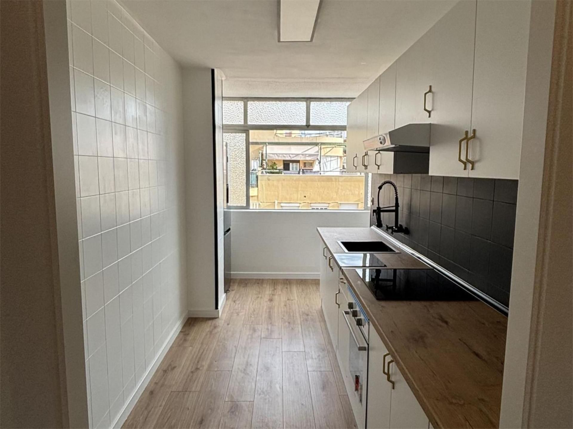 Pis en venda a Calle Calzada de la Trinidad, 2, Málaga Capital Cuina de Pis en venda en Málaga Capital amb Aire condicionat i Balcó