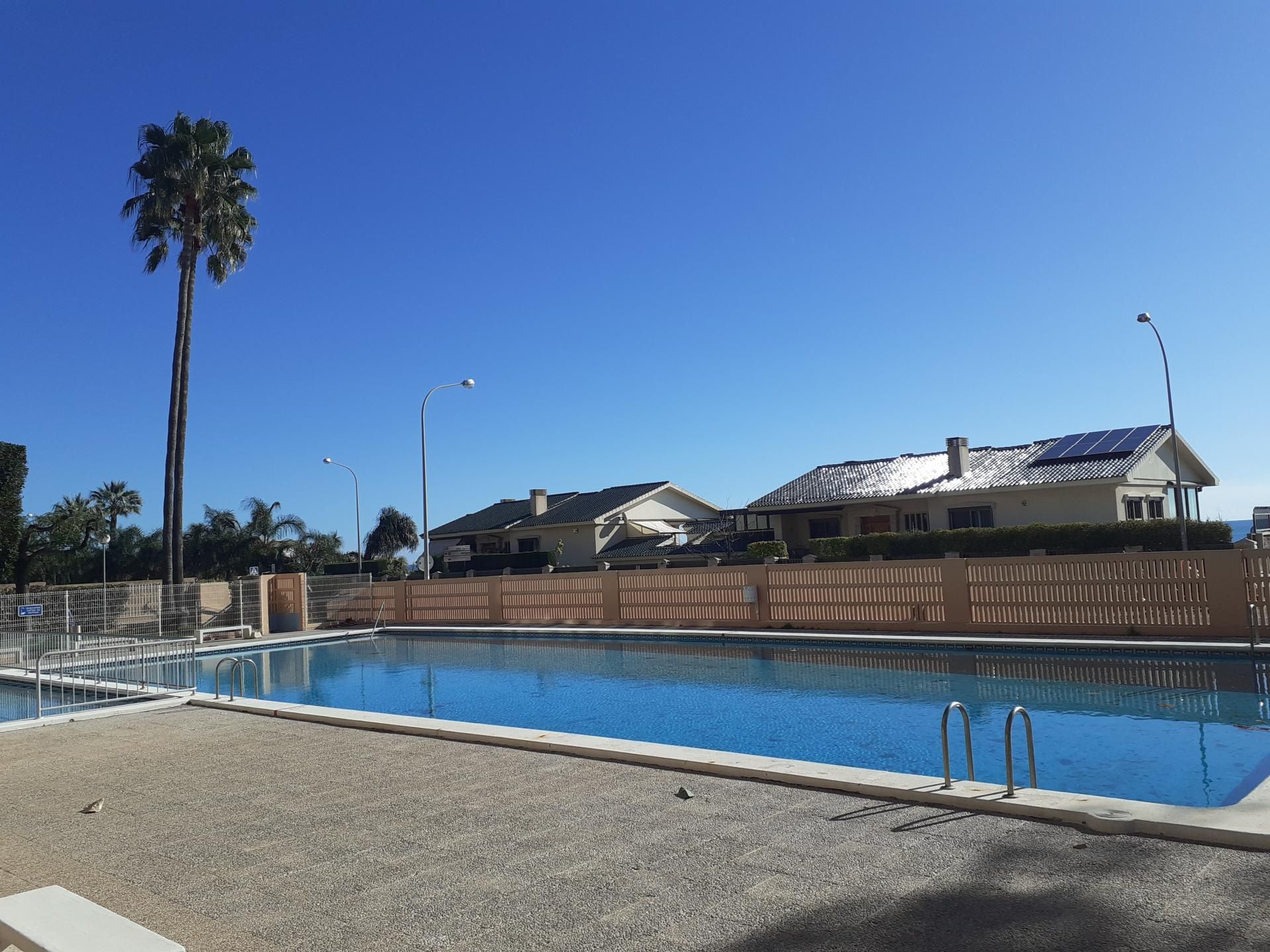 Piscina de Apartament de lloguer en Castellón de la Plana / Castelló de la Plana amb Aire condicionat, Calefacció i Jardí privat