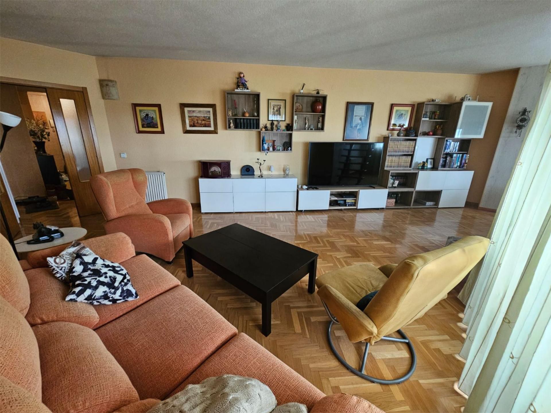 Sala d'estar de Pis en venda en Leganés amb Aire condicionat, Terrassa i Piscina