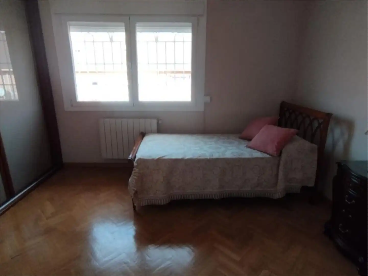 Casa o chalet en venta en Calle los Nardos, 25, Valderas - Los Castillos Habitación de Casa o chalet en venta en Alcorcón con Calefacción, Parquet y Terraza