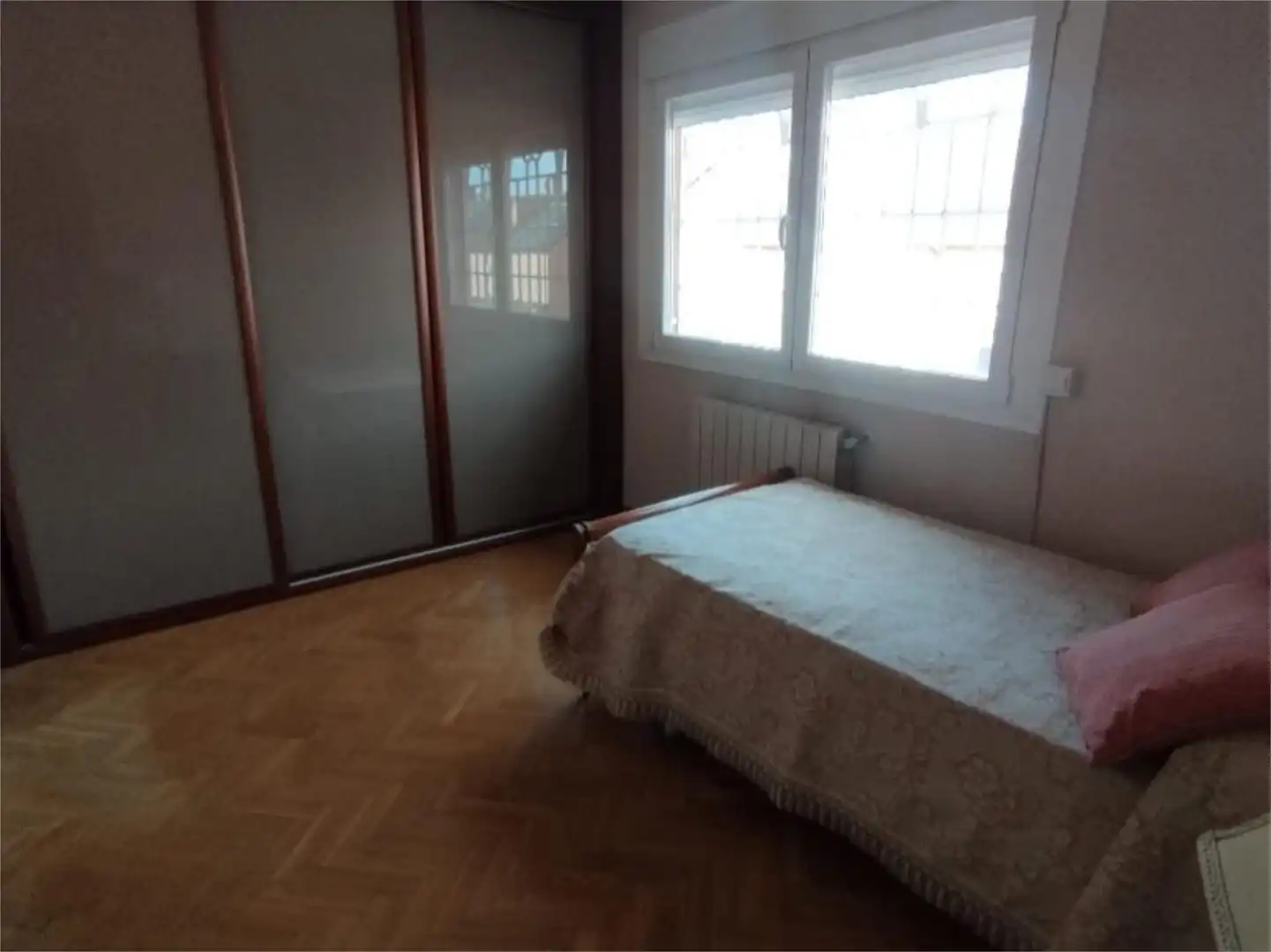 Casa o chalet en venta en Calle los Nardos, 25, Valderas - Los Castillos Habitación de Casa o chalet en venta en Alcorcón con Calefacción, Parquet y Terraza