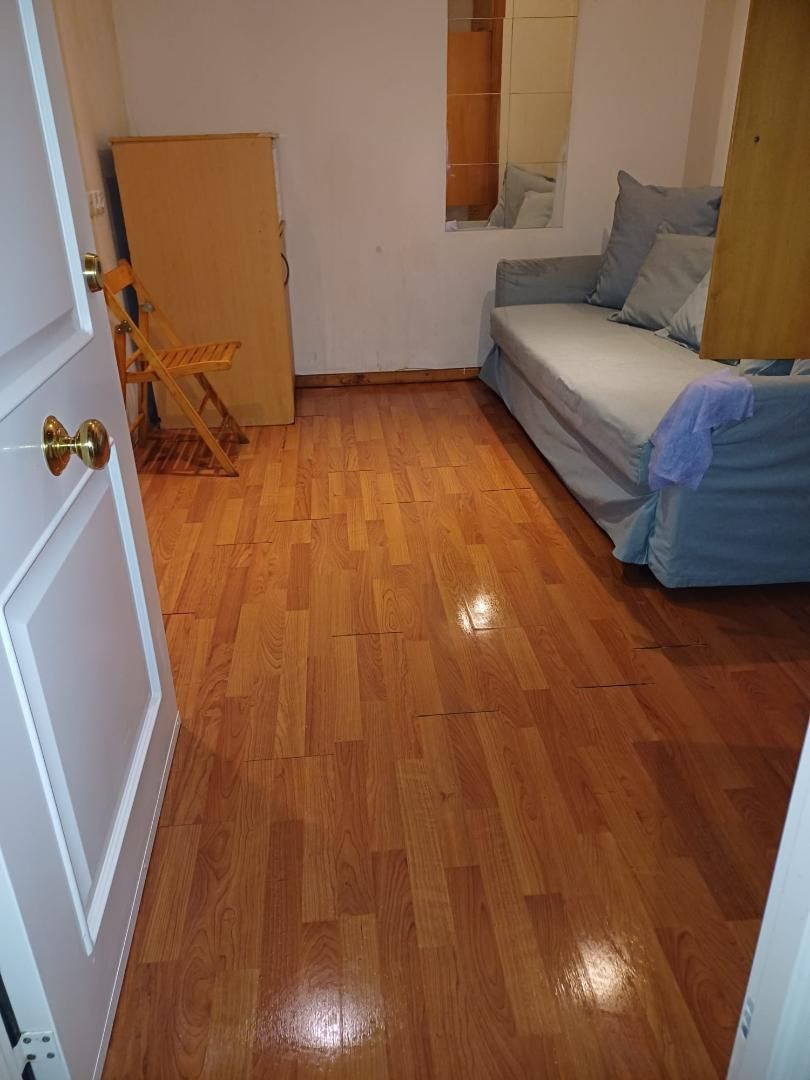 Habitación de Estudio en venta en Terrassa con Parquet y Trastero