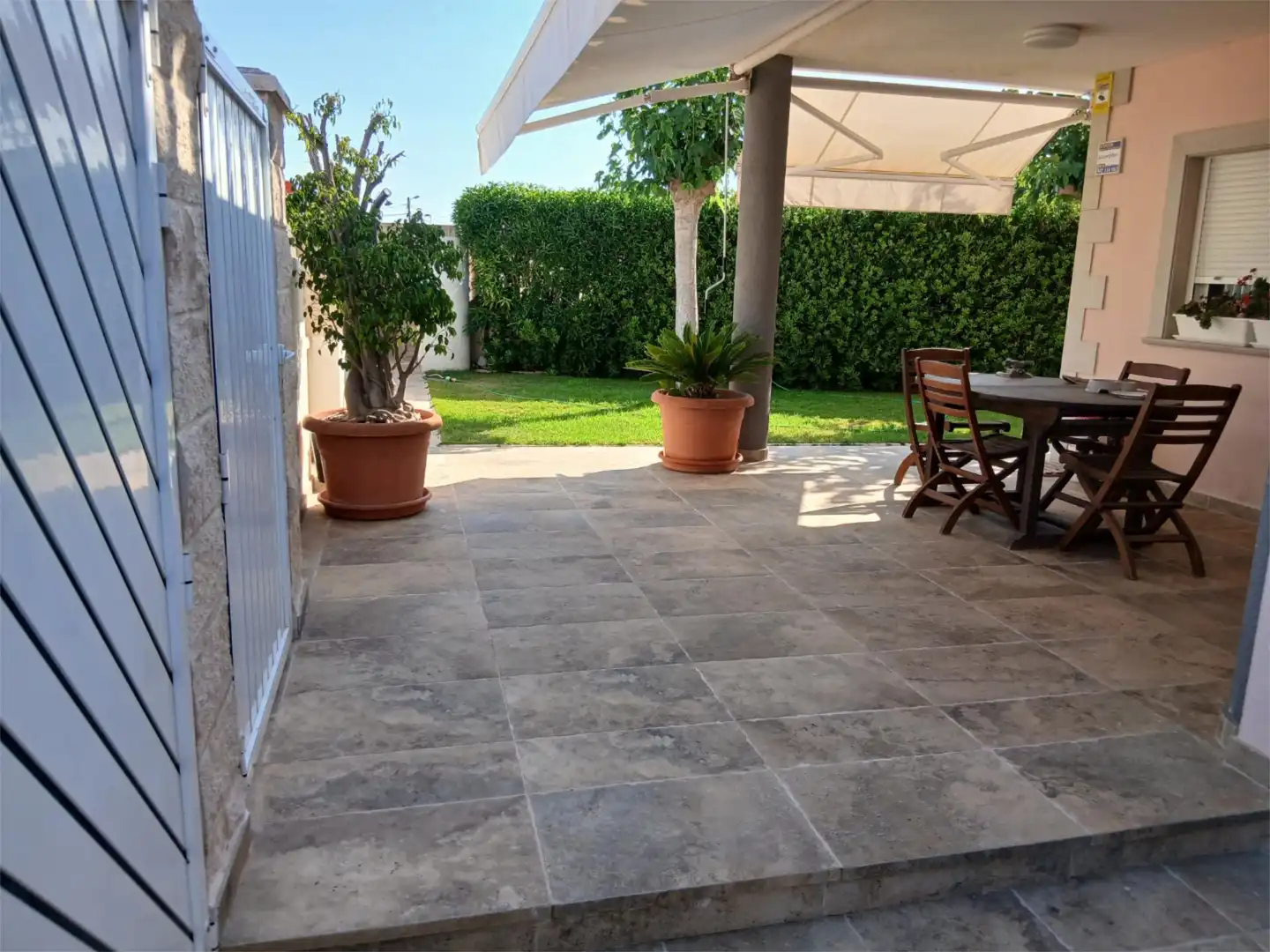 Houses for sale in Carrer de Pablo Neruda, Les Palmeres Garden of Houses for sale in Sueca with Private garden, Terrace and Furnished