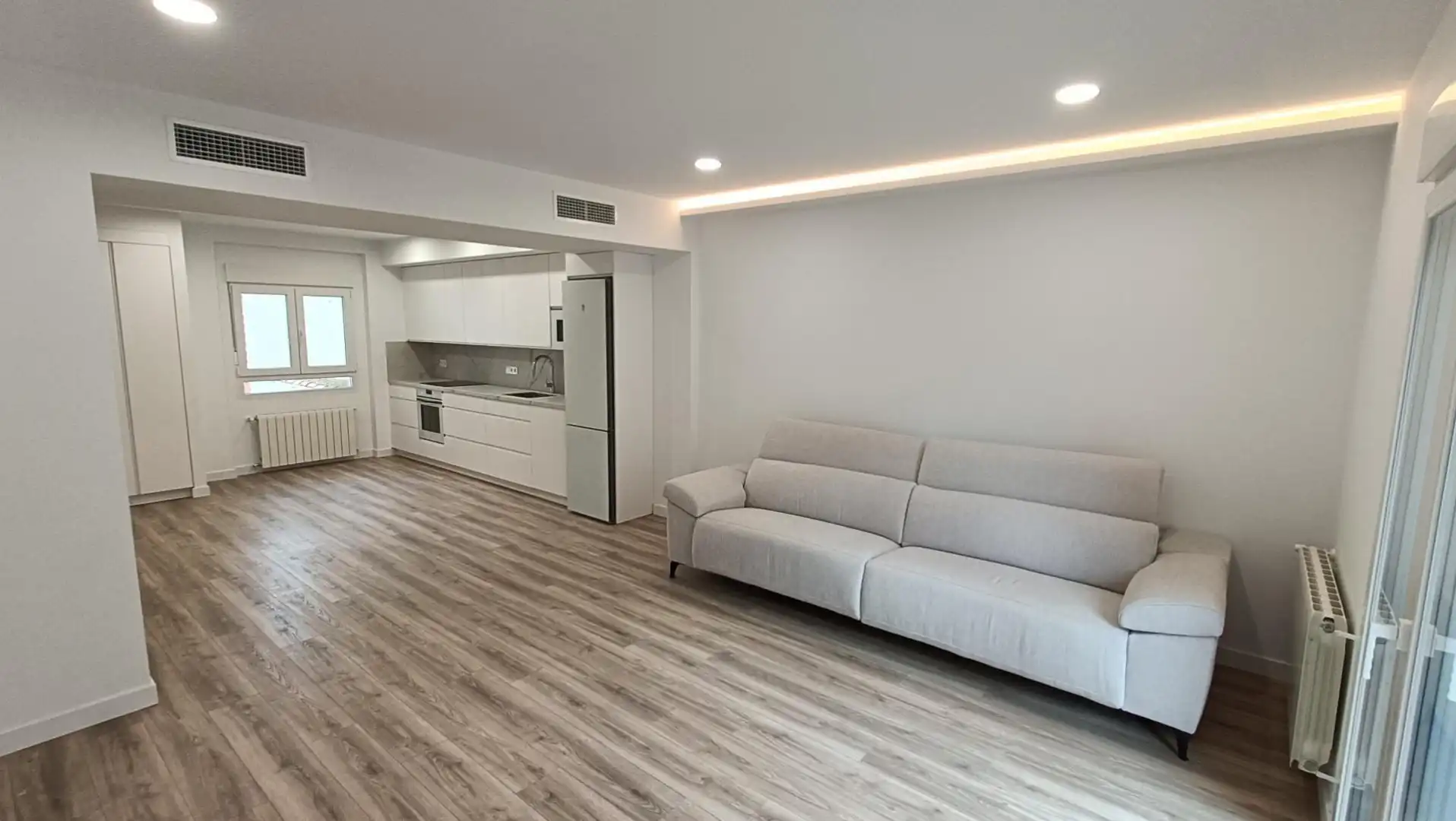 Wohnzimmer von Wohnung zum Verkauf in  Albacete Capital mit Balkon