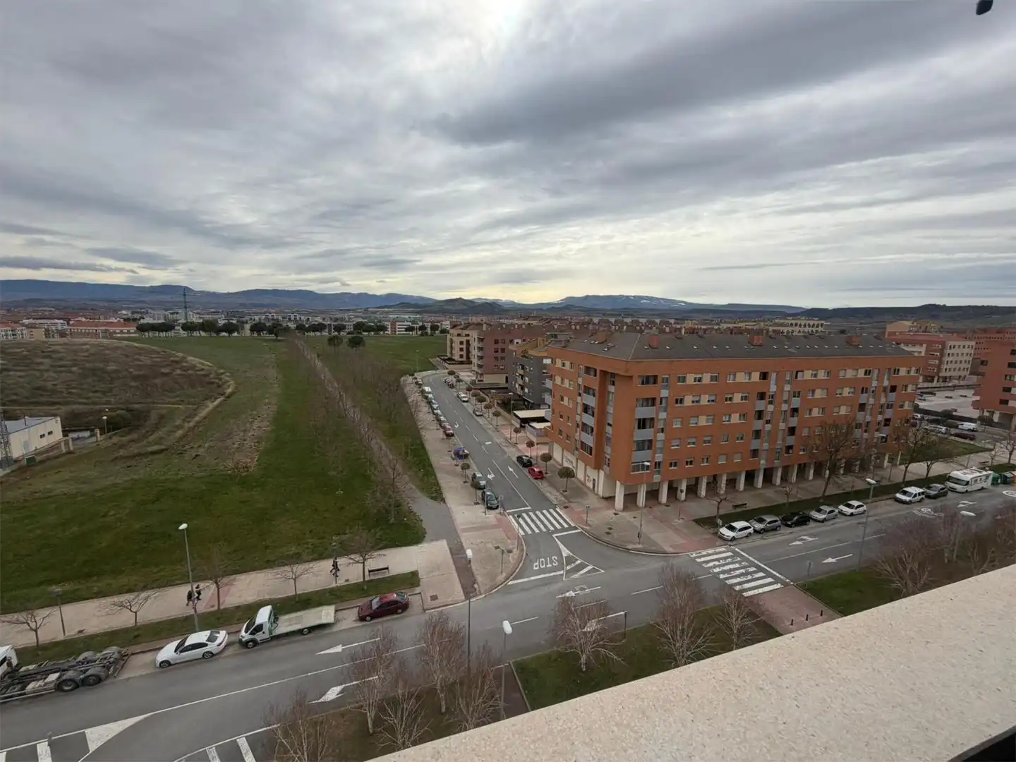 Pis en venda a Calle Dinamarca, 2, Portillejo - Valdegastea Vista exterior de Pis en venda en Logroño amb Calefacció, Jardí privat i Parquet