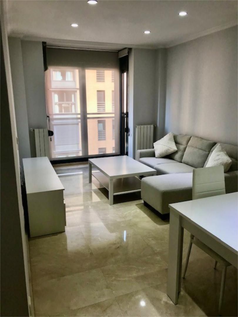 Pis de lloguer a Calle de Pirra, 17b, Rejas