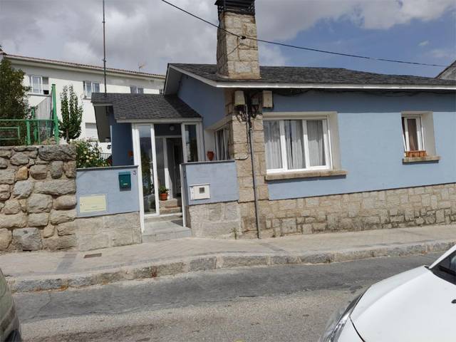 Piso en Venta en Calle Primo Gila, 3 en El Espinar pueblo