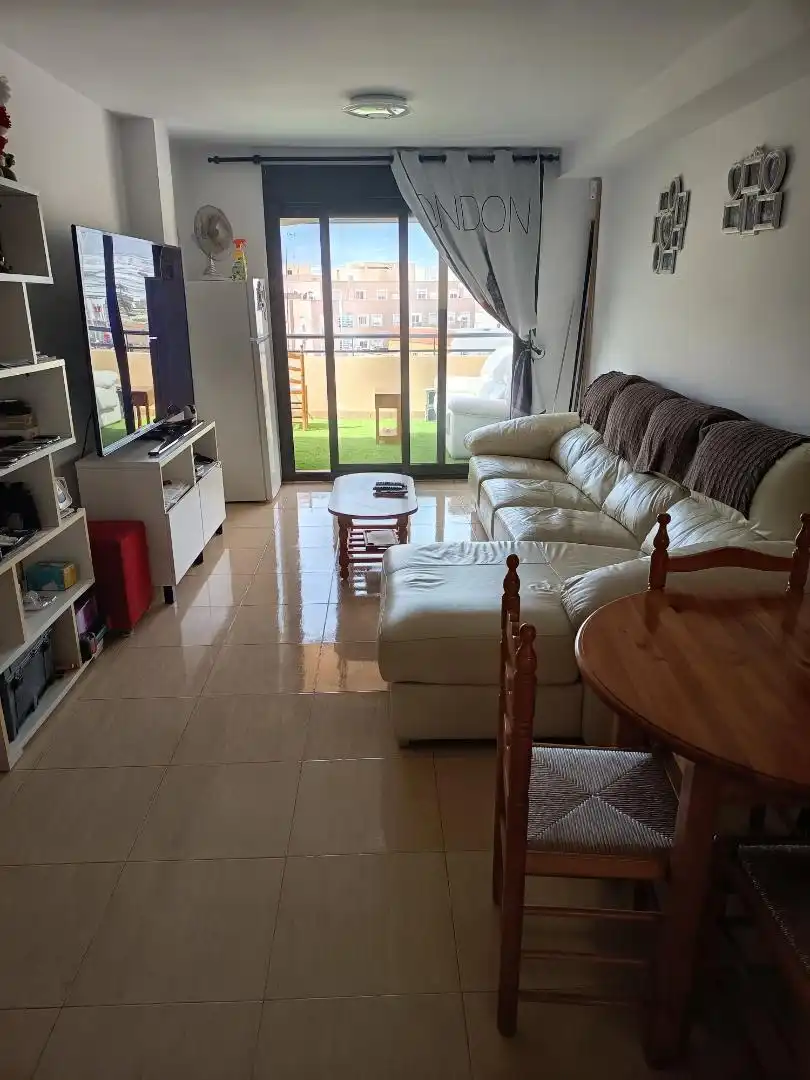 Pis en venda a Calle Los Olivos, 22, Roquetas Pueblo Sala d'estar de Pis en venda en Roquetas de Mar amb Terrassa i Balcó