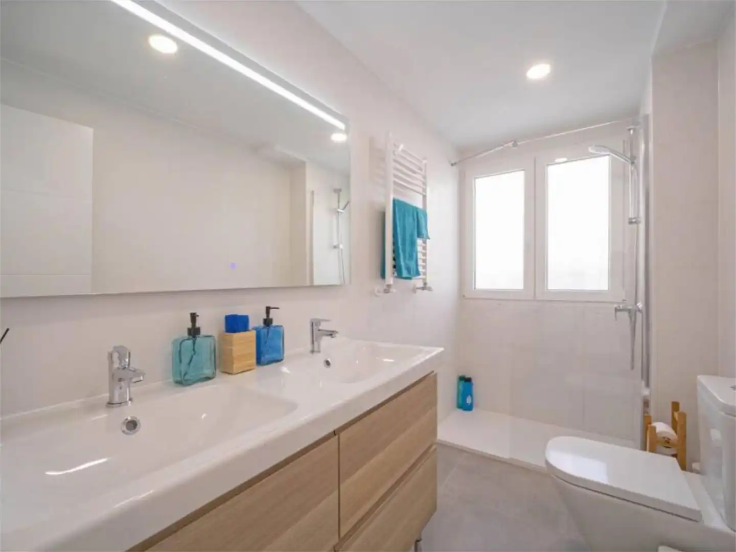 Piso en venta en Pinar del Rey Baño de Piso en venta en Madrid con Aire acondicionado, Calefacción y Terraza