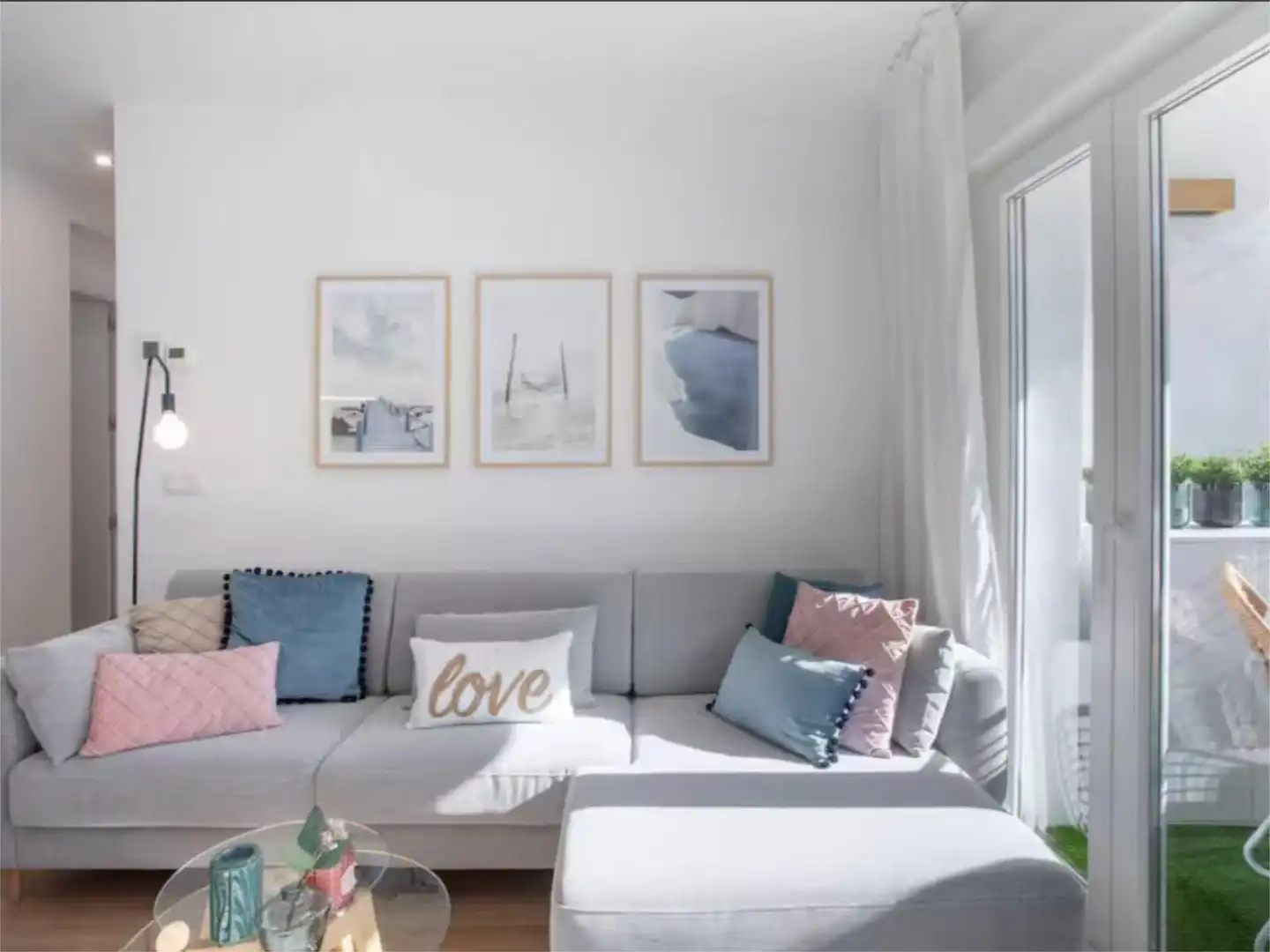 Piso en venta en Pinar del Rey Sala de estar de Piso en venta en Madrid con Aire acondicionado, Calefacción y Terraza