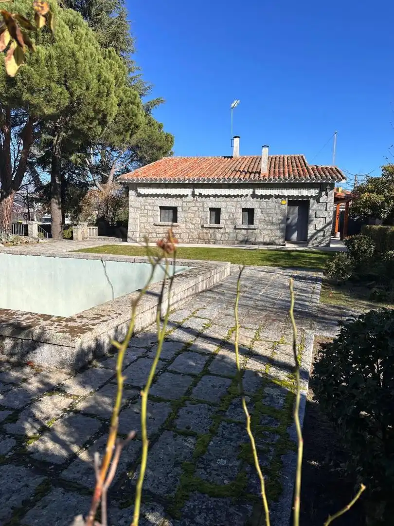 Vista exterior de Casa o xalet en venda en El Boalo - Cerceda – Mataelpino amb Calefacció, Jardí privat i Terrassa