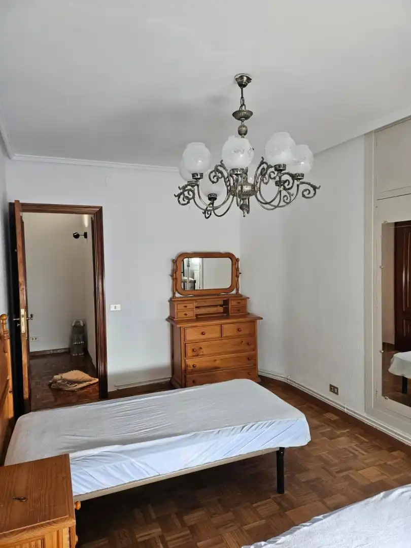 Flat for sale in Le-4514, 97, La Robla Bedroom of Flat for sale in La Robla with Terrace and Balcony