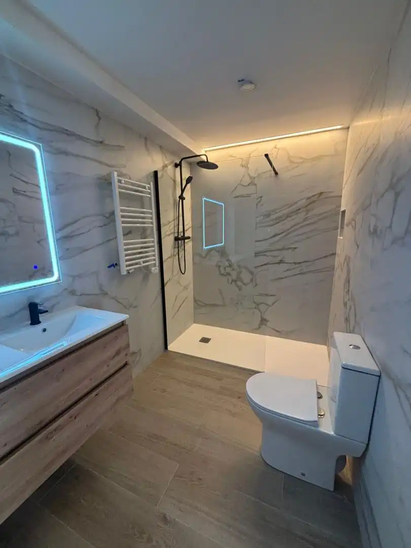 Bathroom of Flat for rent in Sabadell  with Air Conditioner, Heating and Parquet flooring