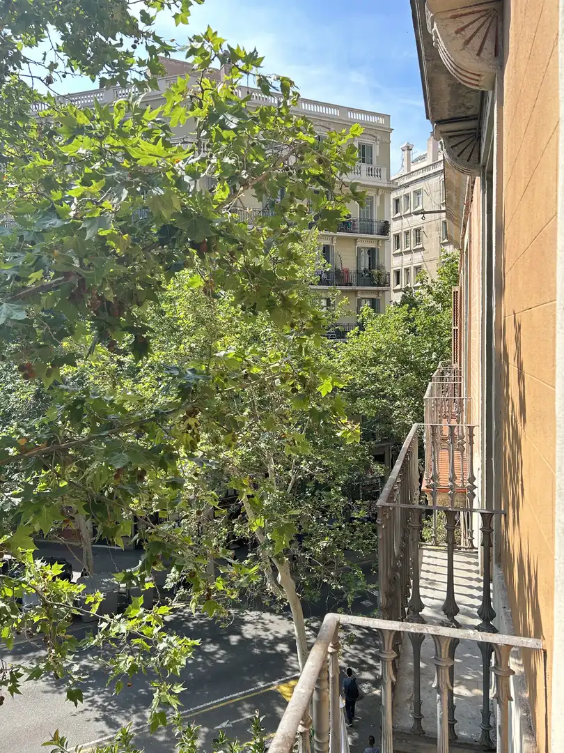 Exterior view of Flat for sale in  Barcelona Capital  with Air Conditioner and Balcony