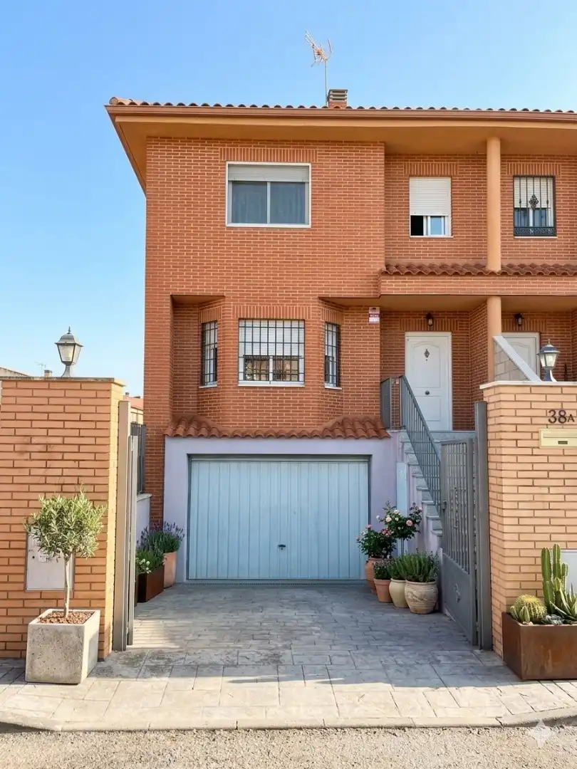 Casa o chalet en venta en Calle Agustín de León, 27, Camarena Vista exterior de Casa o chalet en venta en Camarena con Calefacción, Jardín privado y Terraza