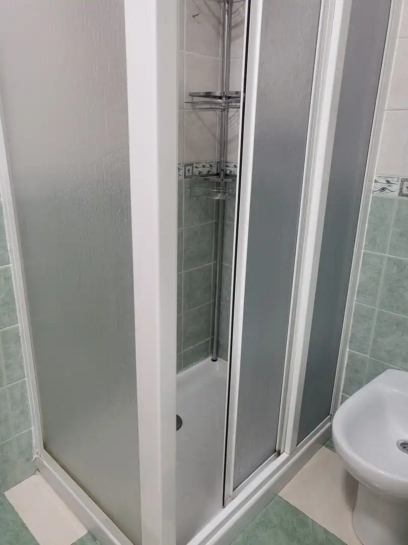 Flat for rent in Avenida de Virgilio, 13, Cerrillo de Maracena - Periodistas Bathroom of Flat for rent in Granada with Air Conditioner, Furnished and Balcony