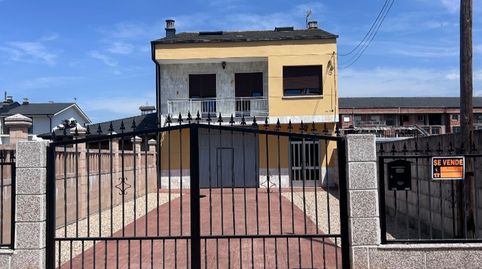 Piso en venta en Calle Rodríguez de la Fuente, 6, Cacabelos, León - imagen 2 Foto 2 de Piso en venta en Calle Rodríguez de la Fuente, 6, Cacabelos, León