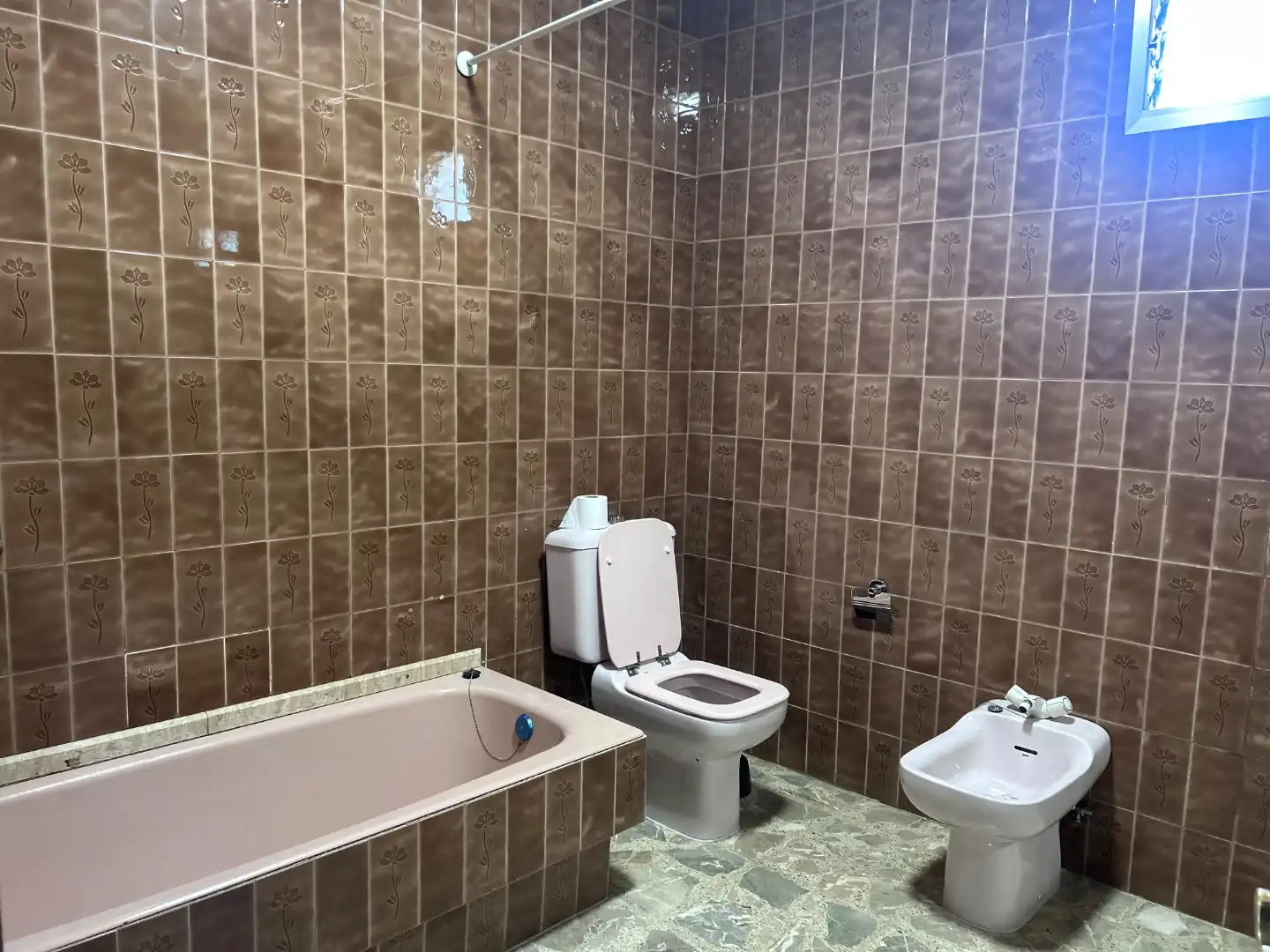 Piso en venta en Calle Rodríguez de la Fuente, 6, Cacabelos Baño de Piso en venta en Cacabelos con Calefacción, Jardín privado y Parquet