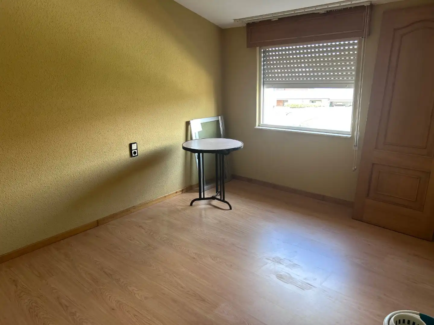 Piso en venta en Calle Rodríguez de la Fuente, 6, Cacabelos Habitación de Piso en venta en Cacabelos con Calefacción, Jardín privado y Parquet