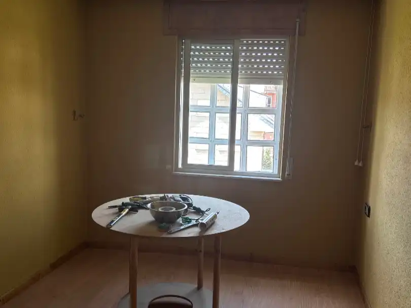 Piso en venta en Calle Rodríguez de la Fuente, 6, Cacabelos Comedor de Piso en venta en Cacabelos con Calefacción, Jardín privado y Parquet