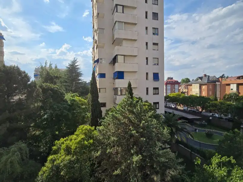 Außenansicht von Wohnung zum Verkauf in  Madrid Capital mit Klimaanlage und Terrasse