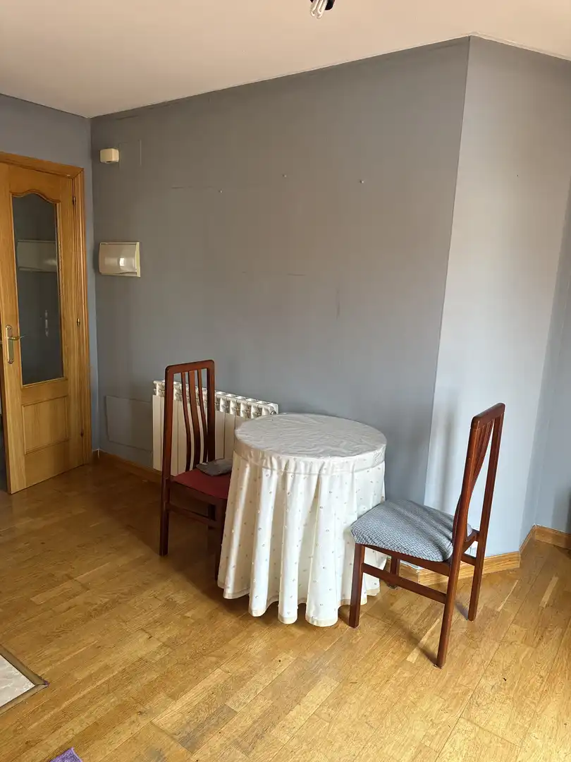 Comedor de Apartamento de alquiler en León Capital  con Calefacción, Parquet y Amueblado