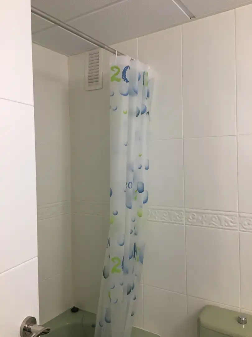 Baño de Piso de alquiler en Jaén con Aire acondicionado, Calefacción y Amueblado
