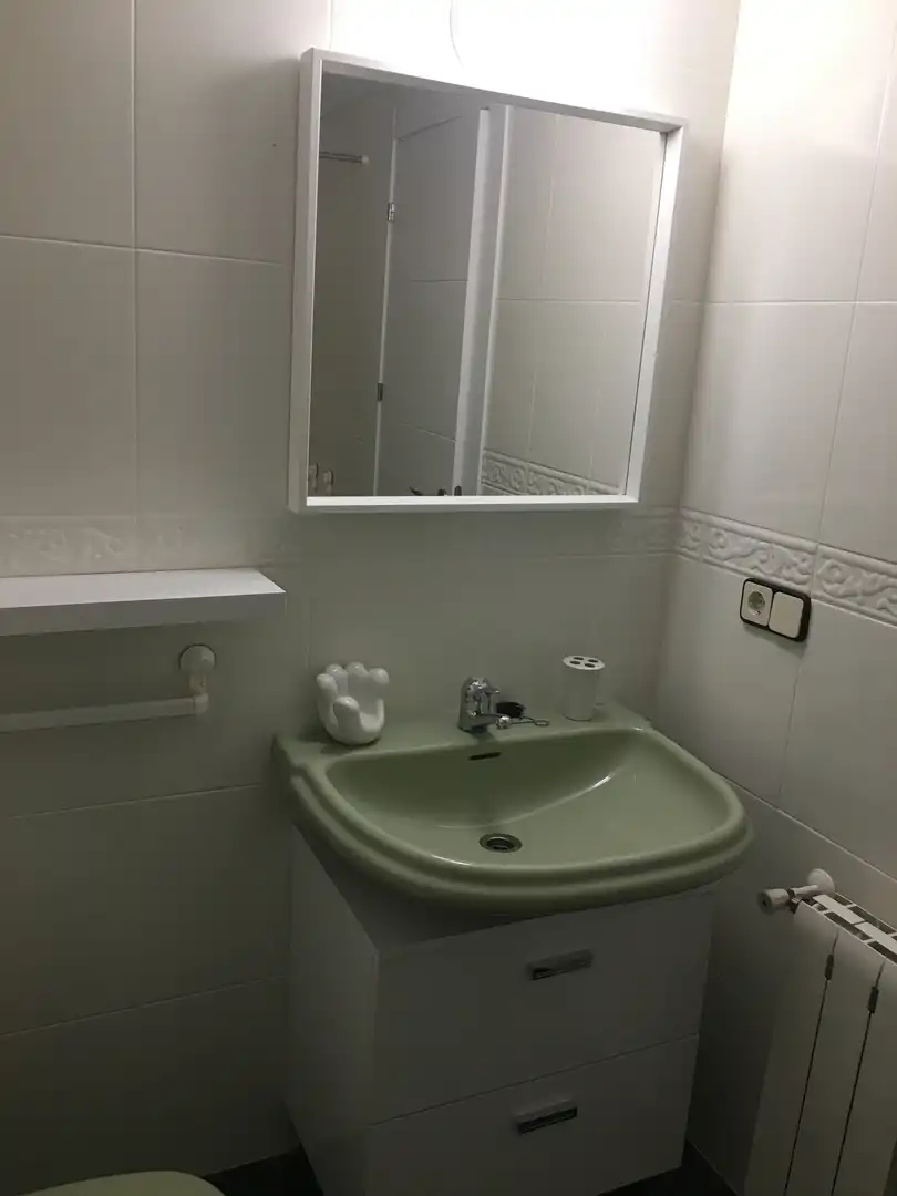 Baño de Piso de alquiler en Jaén con Aire acondicionado, Calefacción y Amueblado