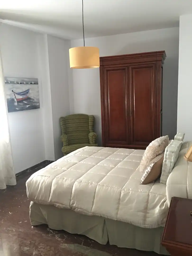 Habitación de Piso de alquiler en Jaén con Aire acondicionado, Calefacción y Amueblado